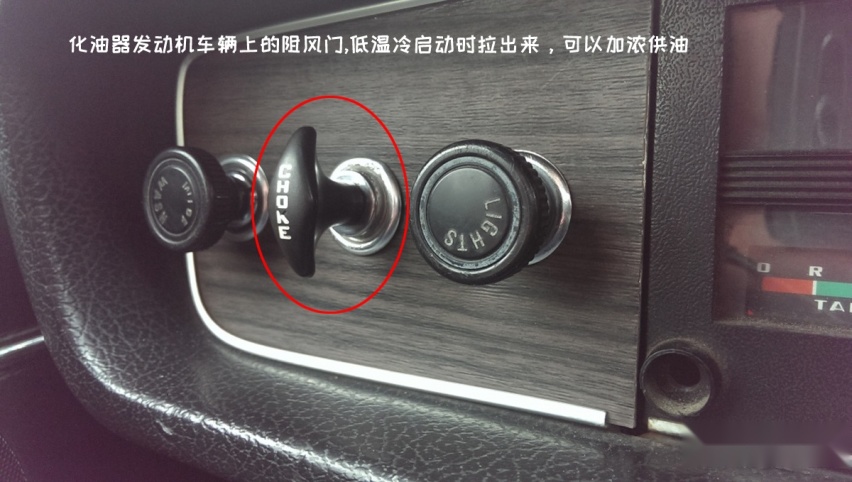 车辆启动前几分钟车内能闻到汽油味，一会就闻不到了，什么原因？