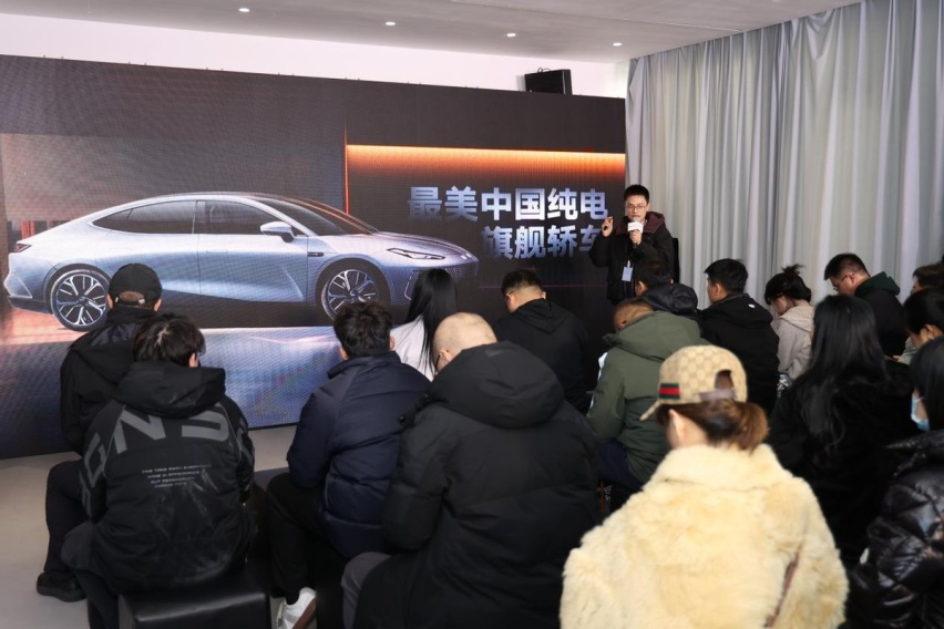 “吉利最美轿车”银河E8，重新定义“新一代纯电旗舰”
