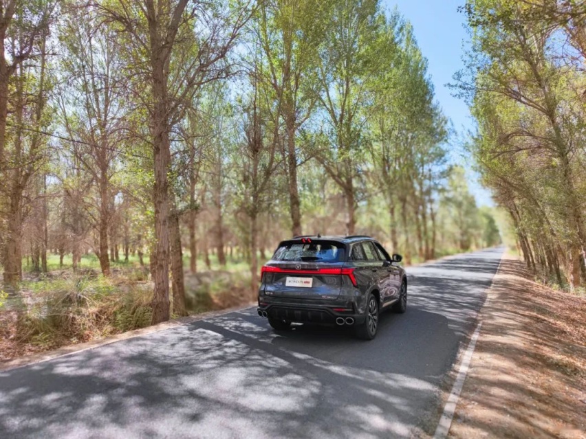 百公里油耗低至5.3L，河西走廊试驾第二代CS75 PLUS