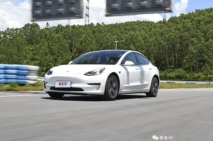 对这三台四驱轿车，车评人是这么看的