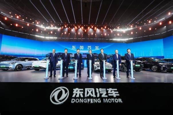 锚定新赛道 东风智能新能源品牌全体亮相 准备“超车”