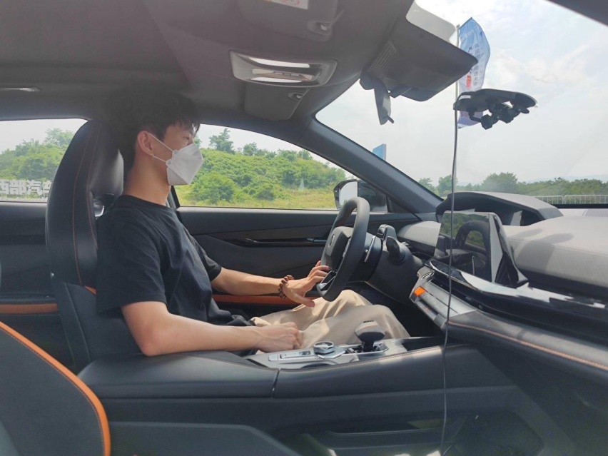 试驾官丨评测长安UNI-V 2.0T，国产运动轿车终于没有样子货了