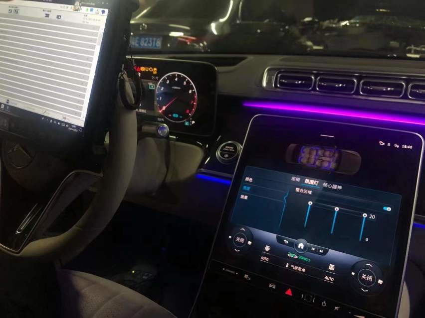 22款奔驰S400升级原厂通风座椅 环视全景360影像 主动氛围灯施工