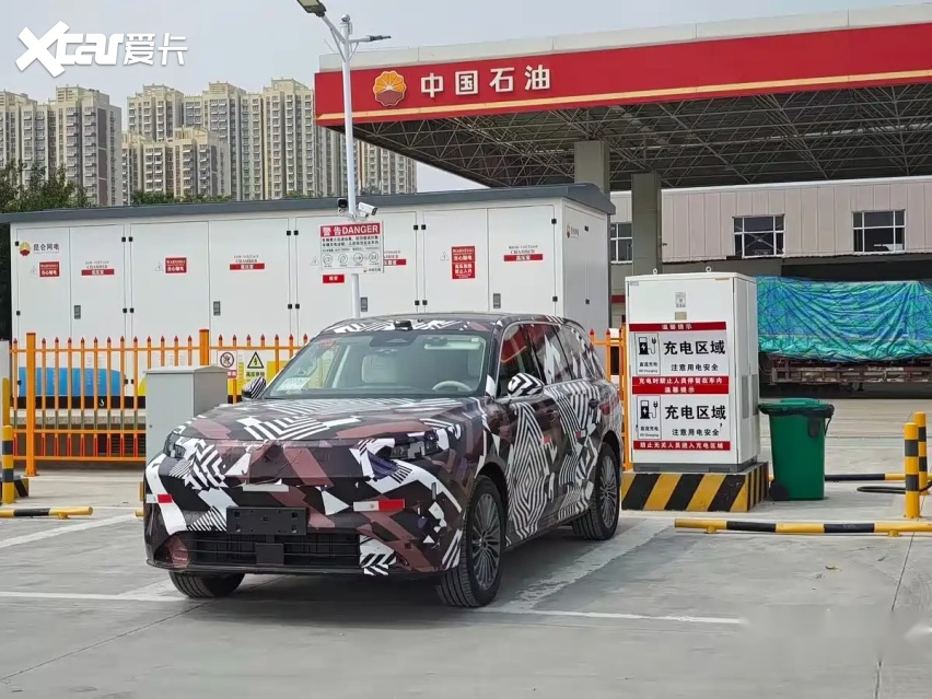魏牌旗舰SUV内饰谍照来了，理想同款双联屏，纯电超400km