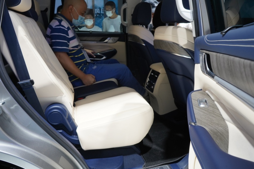 成都车展实拍坦克500：3.0T V6+9AT，实力圈粉