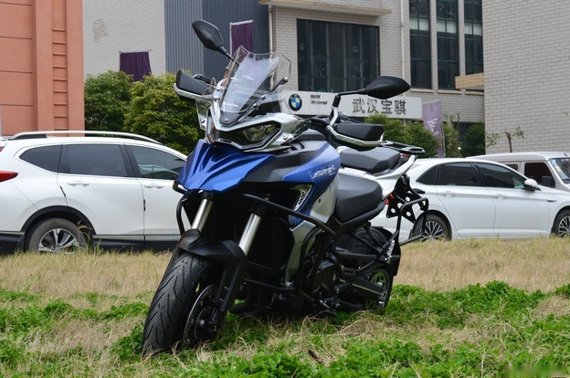 排量大配置高 国产最强adv qjmotor骁750静态体验