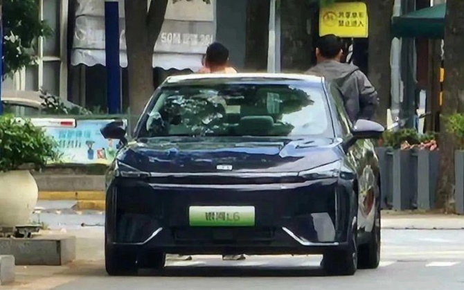 特斯拉召回超110万辆汽车；巴菲特减持比亚迪原因
