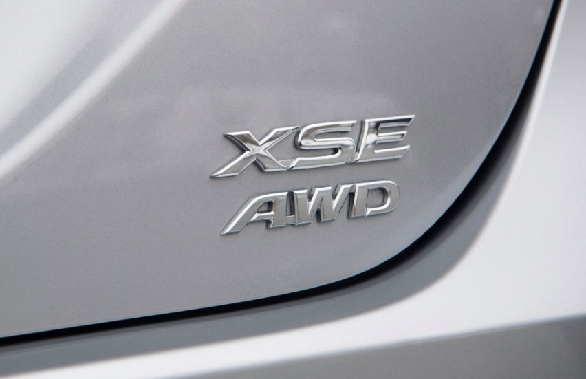 2022款丰田凯美瑞XSE官图来袭，搭3.5L V6引擎，还配四驱系统