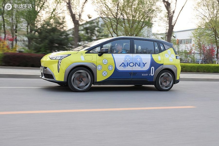 试驾潮玩智能纯电SUV 广汽AION Y引领汽车界潮流风向