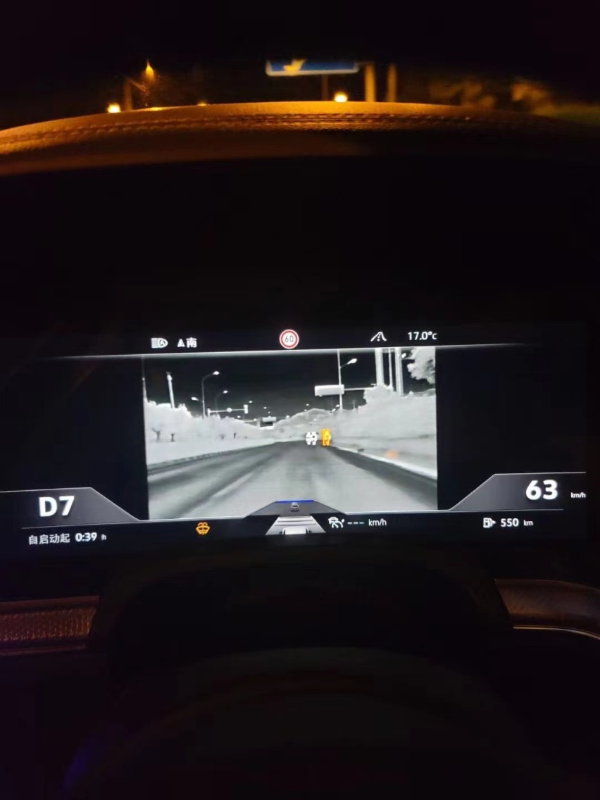 22款新款大众途锐升级夜视热成像系统提高驾驶安全