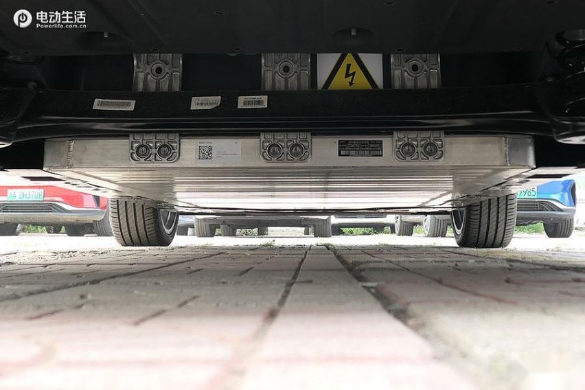 几何C续航400/550公里两款车型上市 售12.98-18