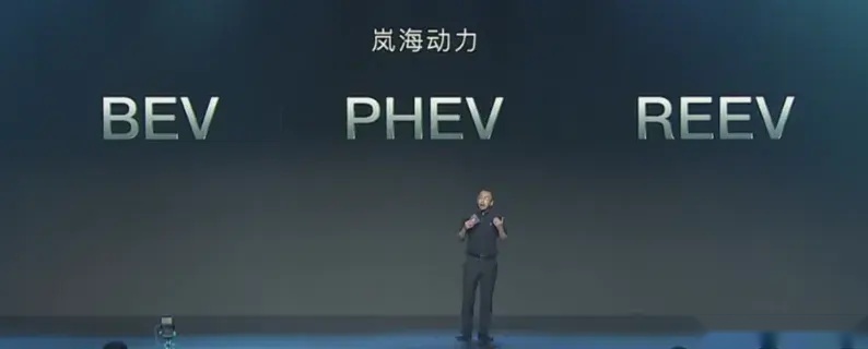 自研800V/新电池，联手华为，岚图放出电动化大招