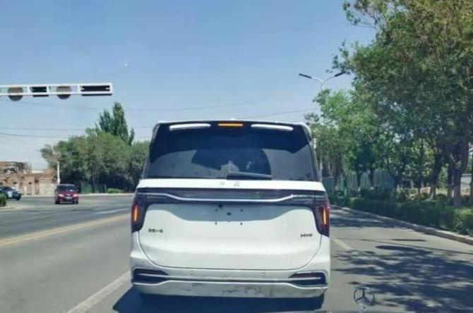 红旗MPV,2.jpg