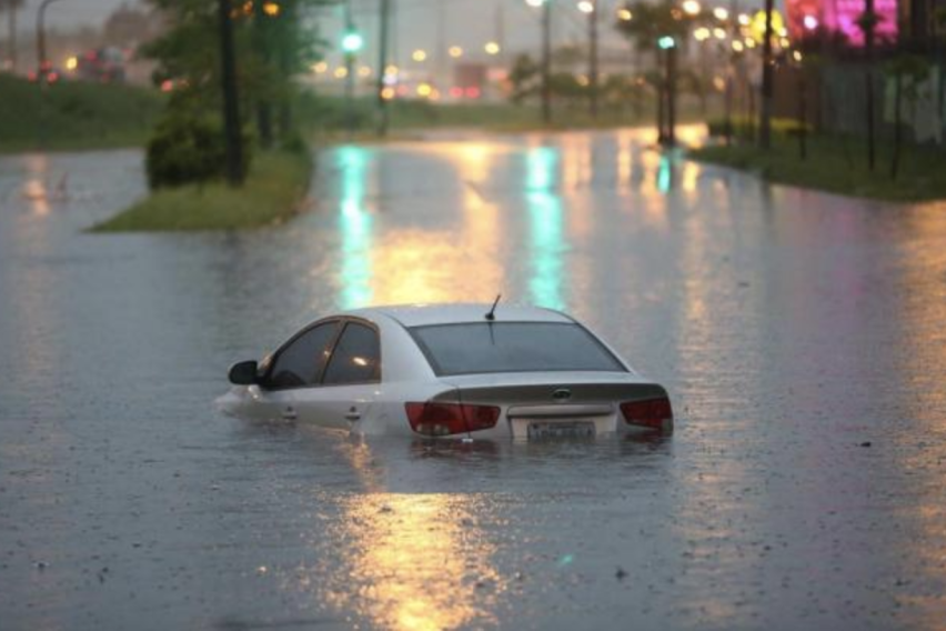 车辆在暴雨中泡水了，保险公司会赔偿吗？这些细节您必须知道！