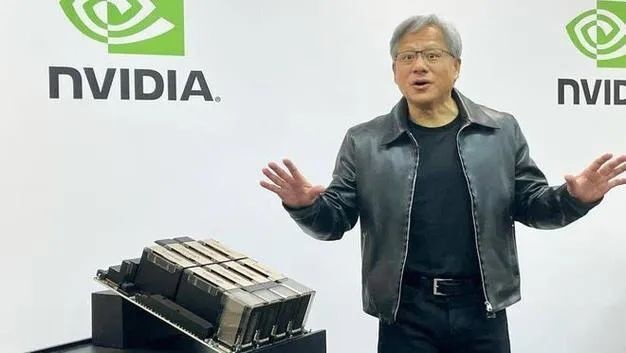 英伟达Q2财报狂飙背后：AI向上，汽车向下