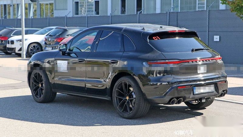 porsche-macan-second-facelift-spy-photo-rear.jpg