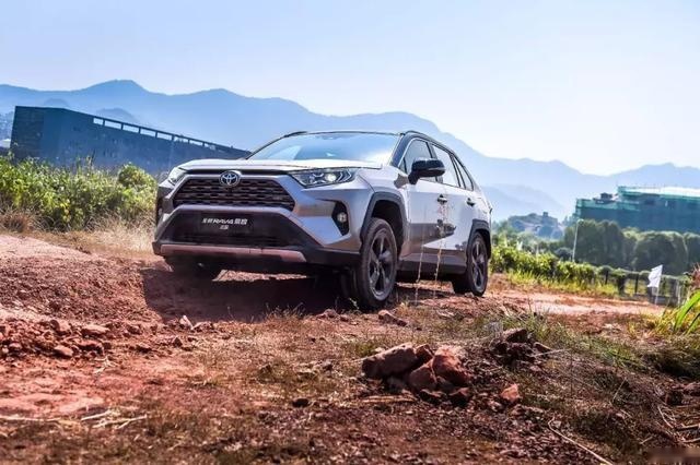 一汽丰田全新RAV4荣放：重返热血年少