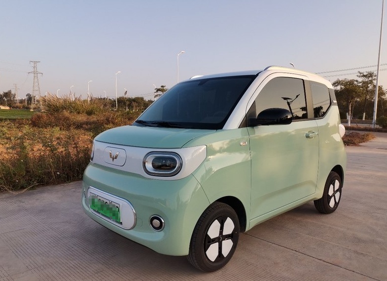 五菱和吉利的电车谁好？对比第三代马卡龙和熊猫后，发现了差距