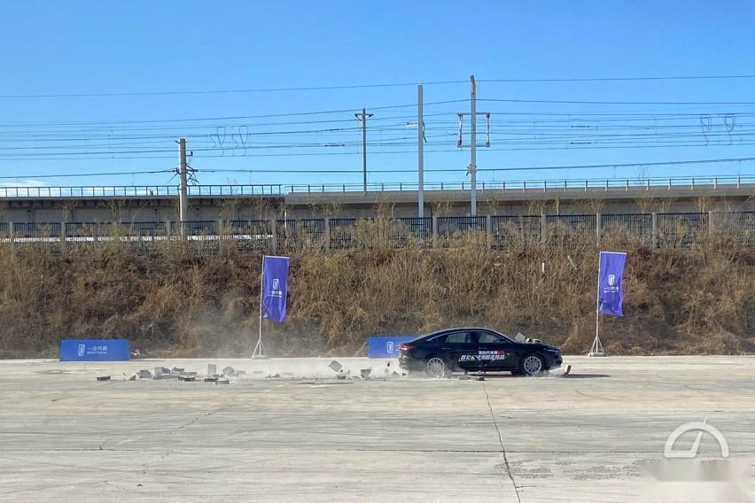 碰撞翻滚就要“野蛮” 现场直击第四代奔腾B70的安全时刻