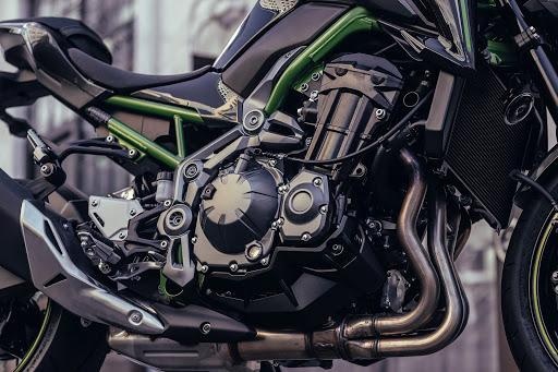 MT-09/Z900/STREET TRIPLE RS对比