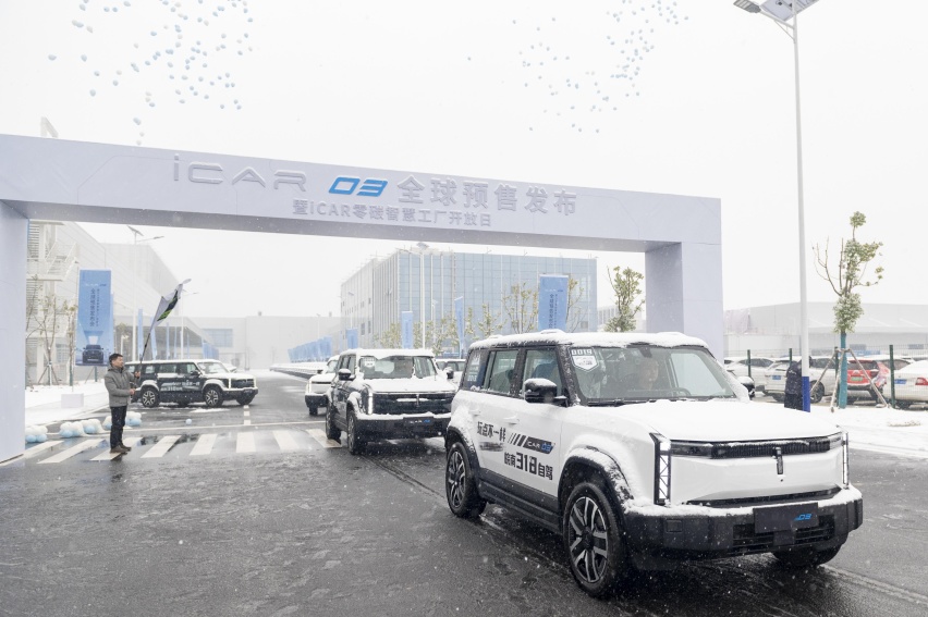 奇瑞iCAR 03机会与竞争剖析：吉姆尼“电替”，同时切入两块市场