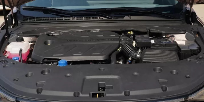 新生代选手PK，长安锐程PLUS对决东风奕炫MAX