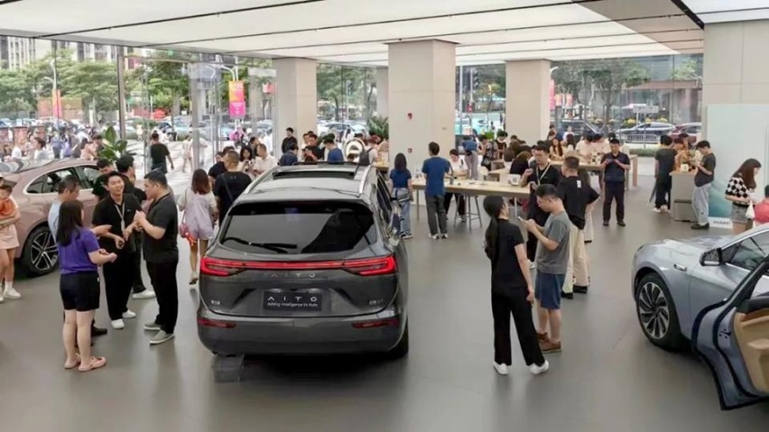车企高管2023年的嘴炮之战，除了余承东，90%都败了？