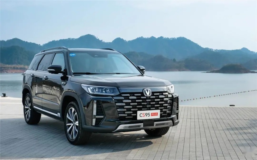 转战“奶爸车”市场，长安CS95PLUS干脆连性格都变了