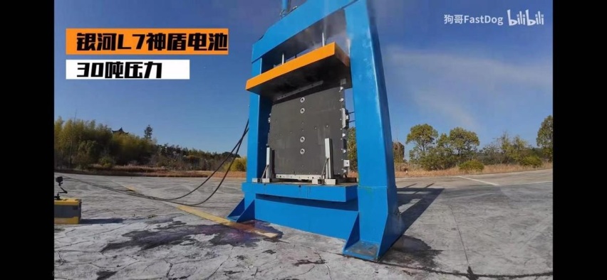 气囊都爆了照开不误，银河L7在薛定谔的报废上反复横跳