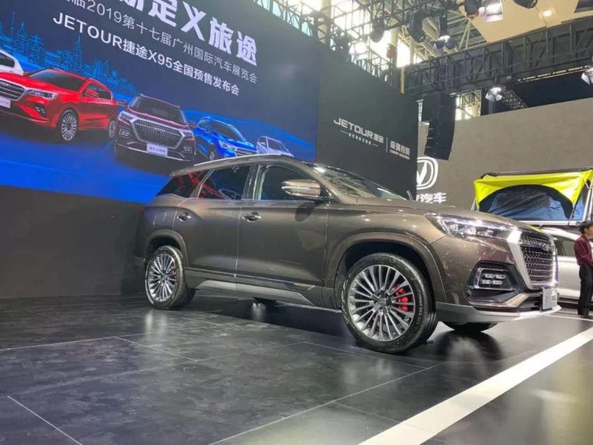 轴距超2.85米，双联屏设计，捷途X95预售10.19万元起