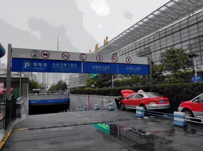 浦东机场停车场收费多少钱一天，上海浦东机场附近停车场哪个便宜