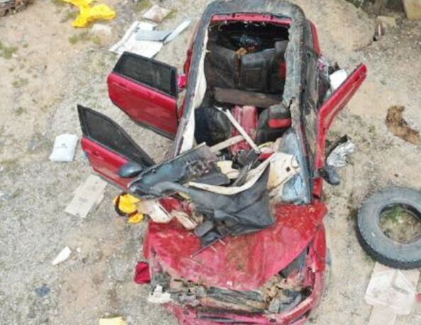 “谢大脚”车祸身亡,全景天窗真不安全?