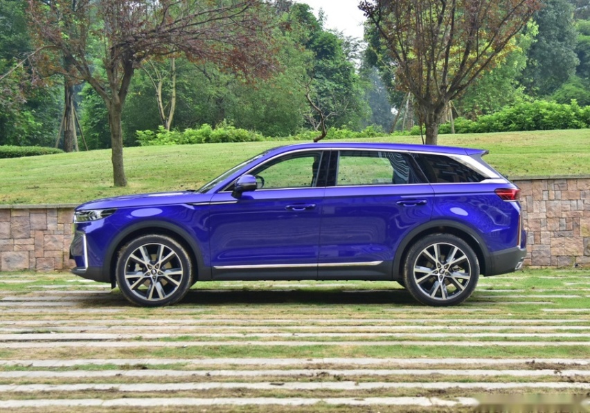 奔腾全新旗舰SUV，3D全息投影以及人脸识别！