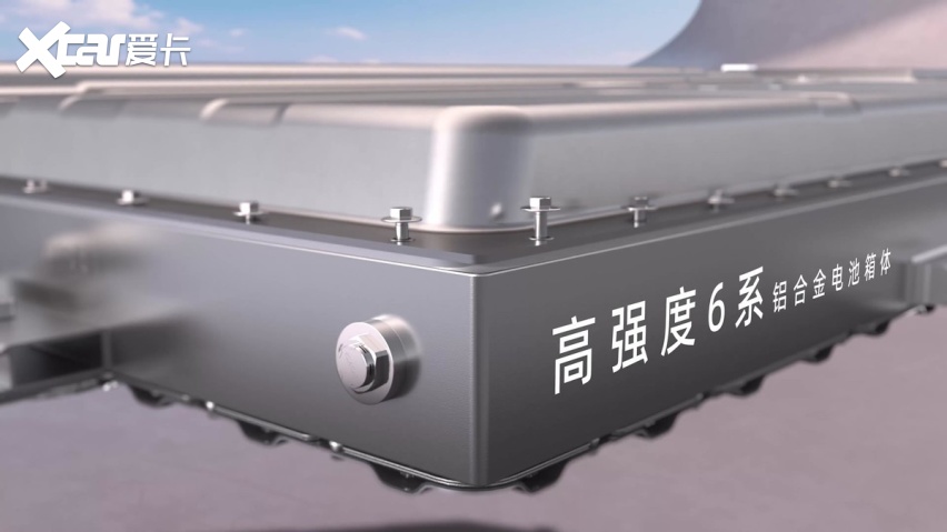 阿维塔12不仅采用800V高压平台，并与华为全液冷超充终端完美匹配