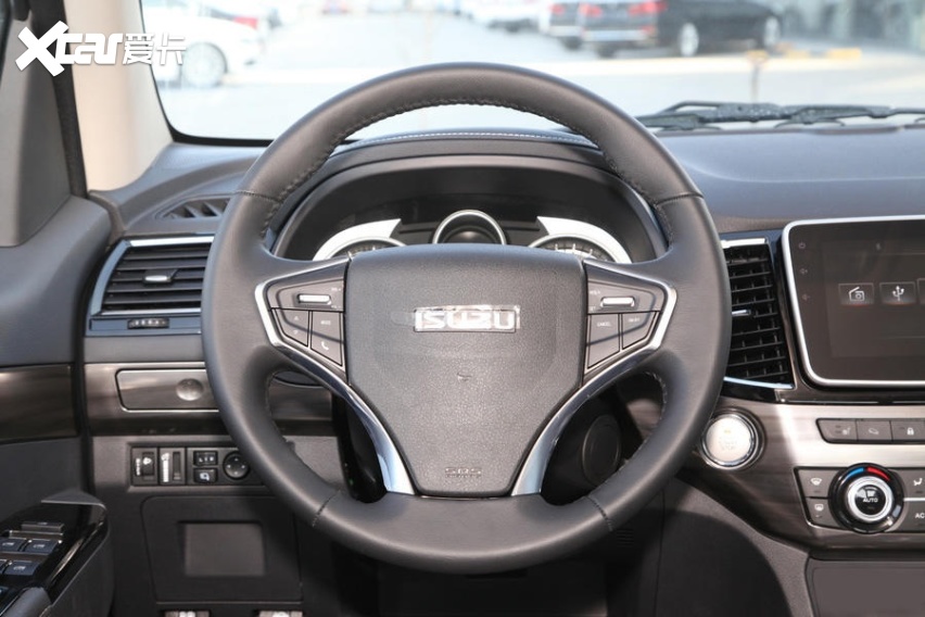 主流皮卡对比 上汽大通MAXUS T70 /长城炮/五十铃D-MAX