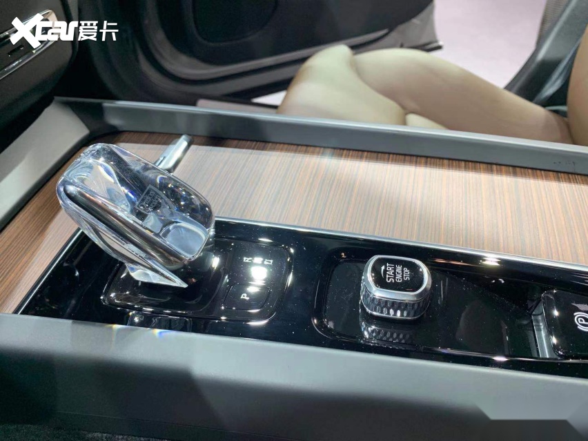 2021上海车展：全新沃尔沃XC60实车亮相/内外均升级