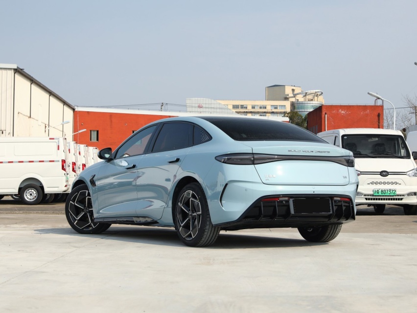 比亚迪海豹、长安深蓝SL03和特斯拉Model 3怎么选