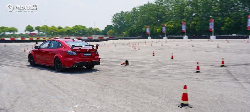 MG6 XPOWER赛道试驾！官方改装套件效果出众