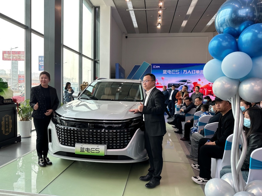 油车价格 电车驾享 13.99万起售的电混中型SUV蓝电E5长春上市