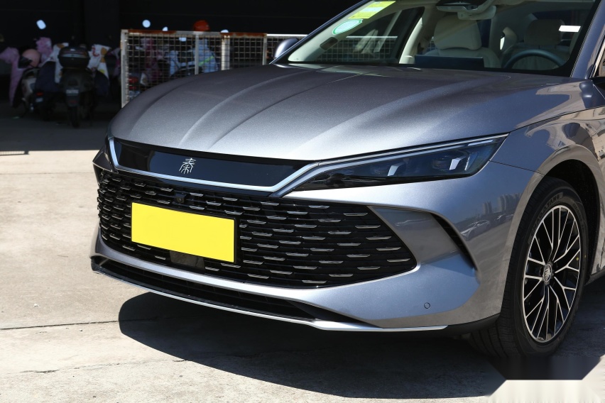 售9.98万起，油耗2.9L，综合续航2100km，深度解析比亚迪秦L