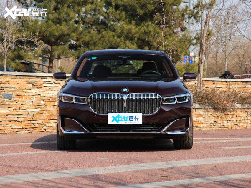 242万买宝马7系 搭载V12发动机 有钱是这么任性的