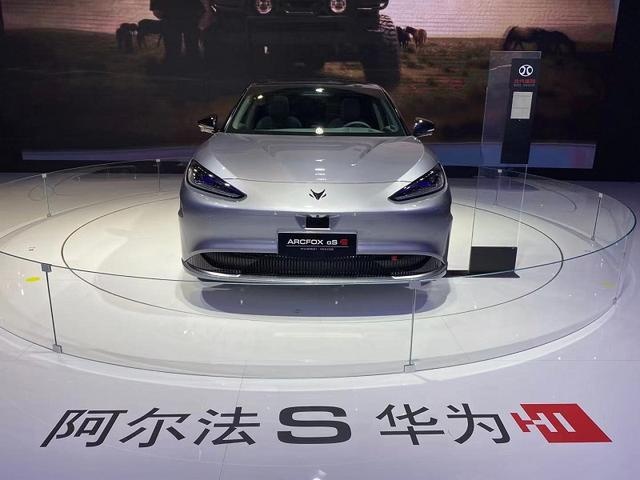 月销三位数，新车动辄“全球首款”，这些品牌狂啥？