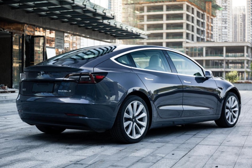 比亚迪凭什么打败特斯拉上销冠宝座？看看唐EV和Model 3就知道