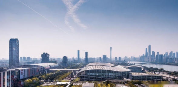 赏鑫·粤目：什么是电混MPV市场标杆？21.99万起预售的瑞风RF8