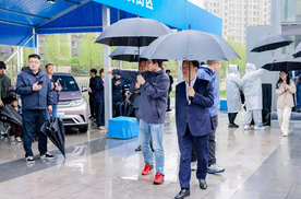 比亚迪王传福周末冒雨跑县乡，下沉市场会是今年车市竞争关键？