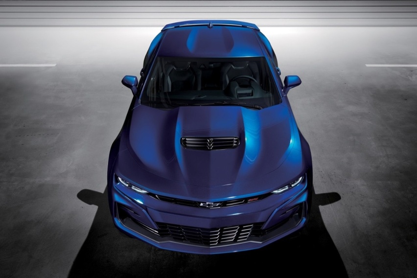 增加樱桃红车漆，搭6.2 V8，新款雪佛兰Camaro SS