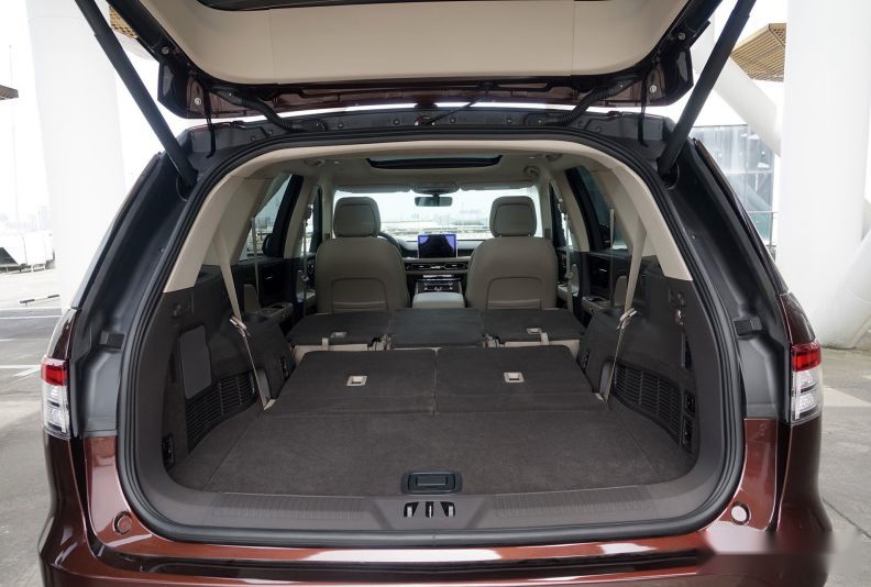 V6引擎配10AT，飞行家气势不输X5/Q7，7座有点鸡肋