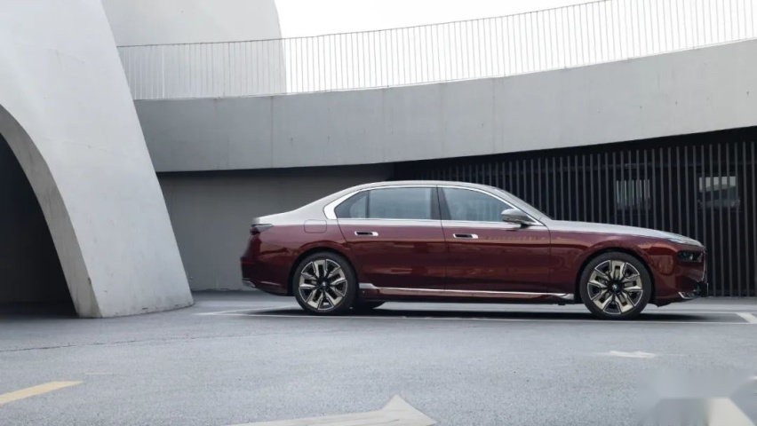 BMW i7驶向长期主义的可持续电动化未来｜Experience