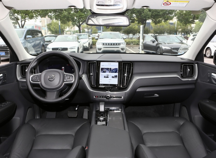 沃尔沃XC60，与宝马X3同级别，降至30万，你还买宝马X1吗？