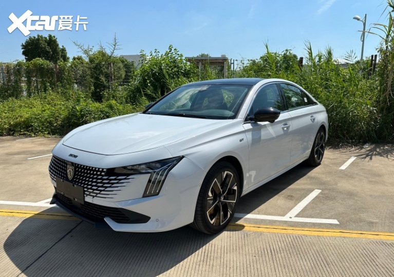 标致508l的外观,虽说是中期改款,但是新车的外观却使用了全新样式的无